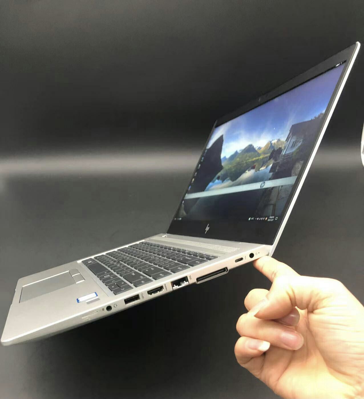 Laptop HP Elipbook 840G5 Core i5-8350U, 16gb Ram, 256gb SSD, 14” Full HD, vỏ nhôm hàng nhập khẩu