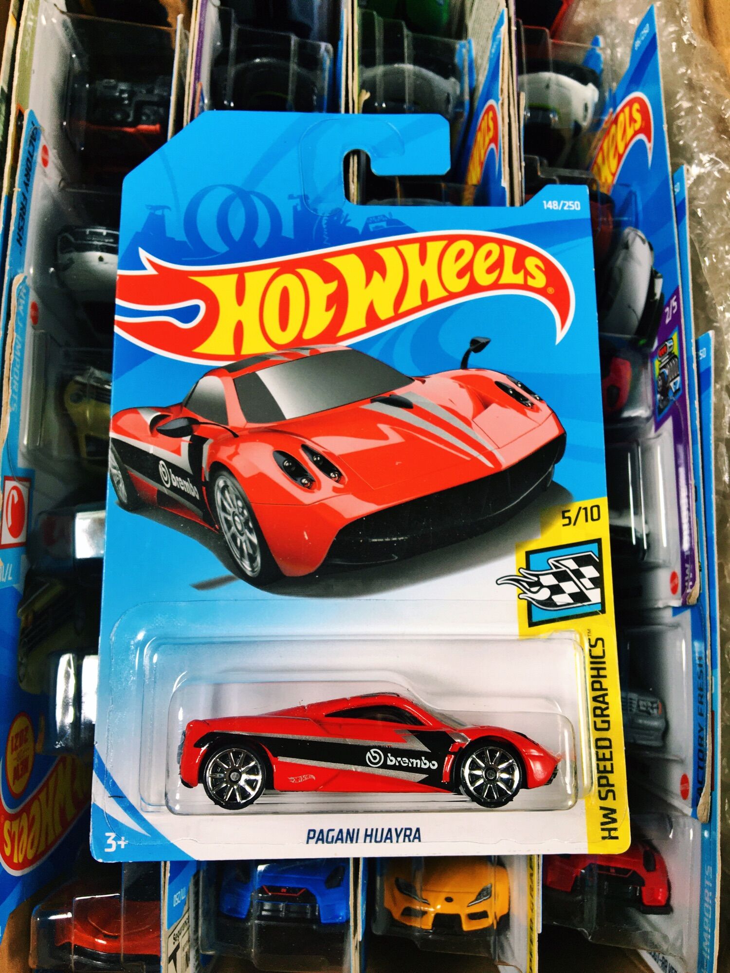 Xe mô hình hot wheels tỉ lệ 1:64 "pagani huayra “