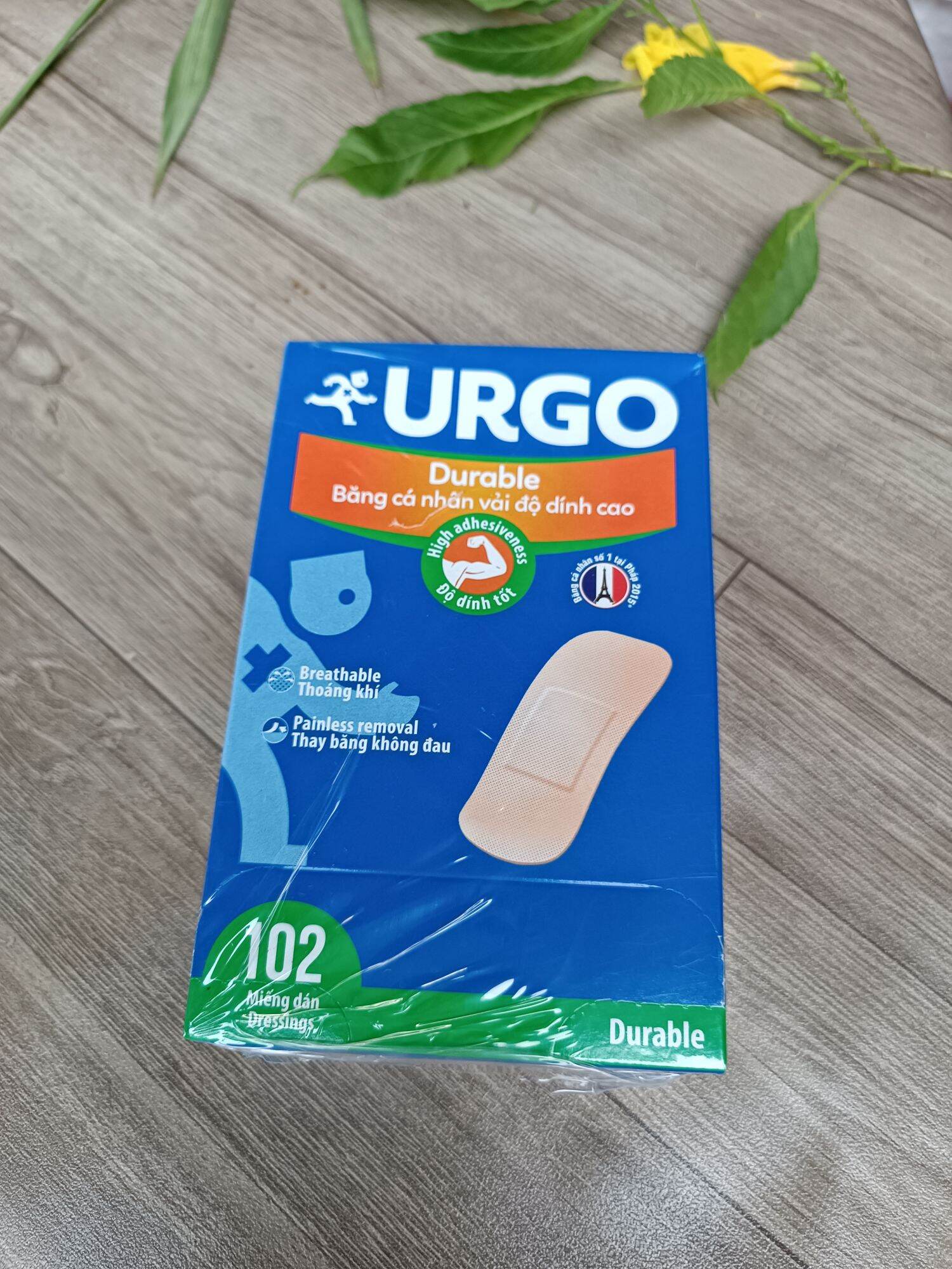 Hộp băng cá nhân URGO có độ dính cao ( 1 hộp 102 miếng)
