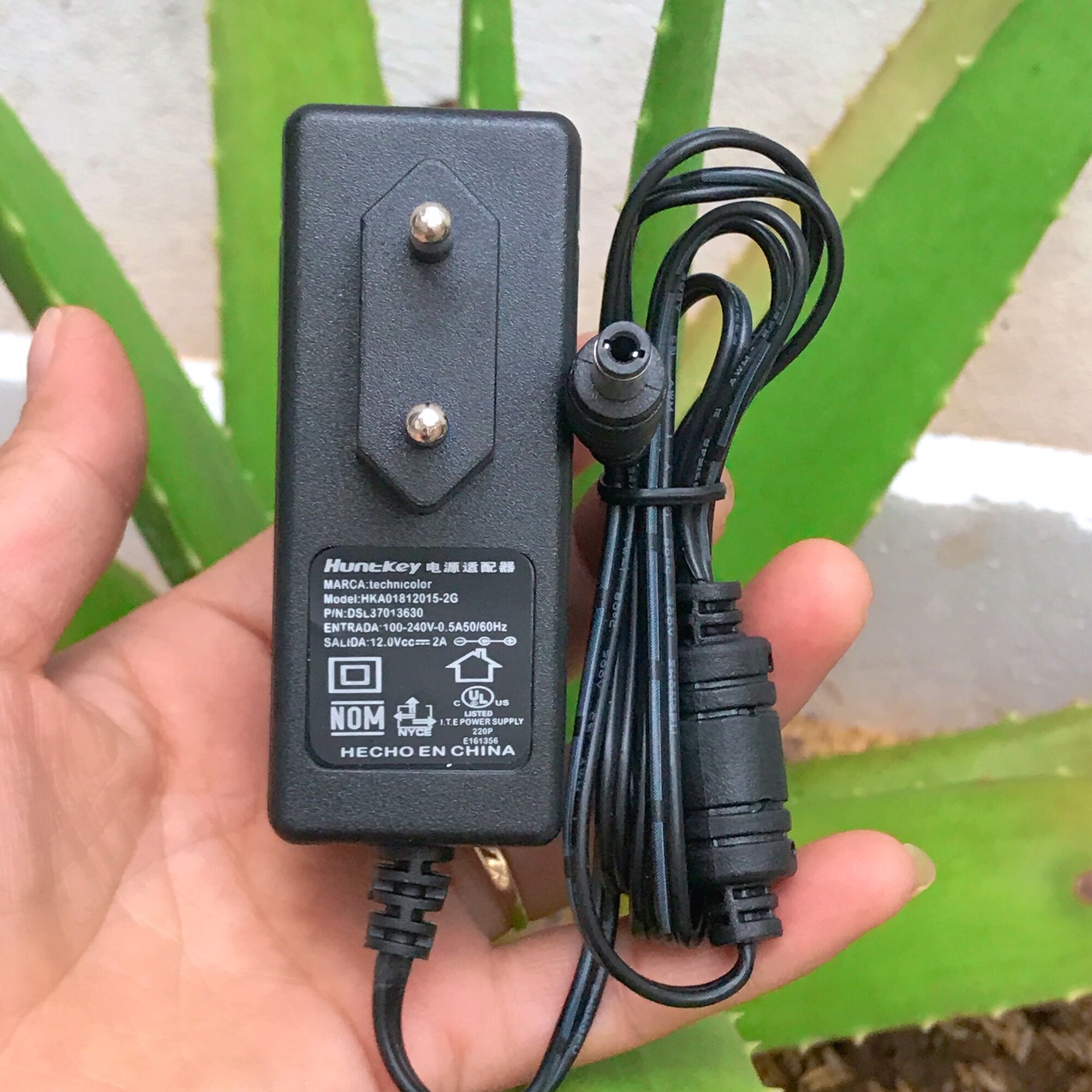 Nguồn Adapter 12V 2A Huntkey Dùng Cho Camera Và Đèn Led Có Đèn Báo