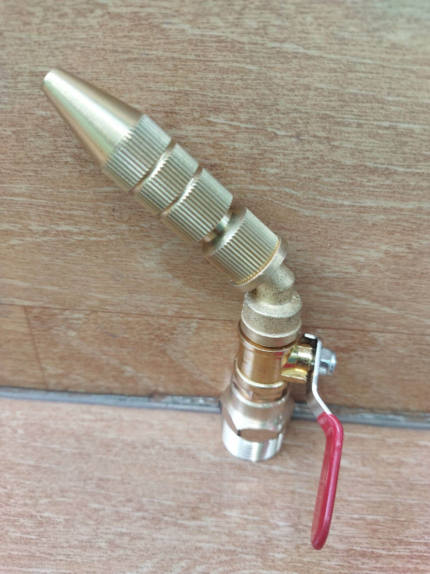 Béc xịt rửa xe và xịt vệ sinh máy lạnh có chỉnh tia .