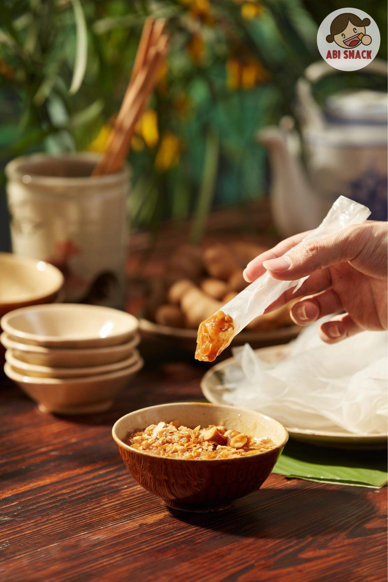 Bánh tráng me Abi chấm sốt chua ngọt