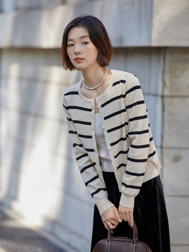 Áo Len Dệt Kim Dài Tay Kẻ Sọc Vai Thường Xuân 2025 Áo Khoác Ngoài Nữ Cổ Tròn Đơn Nút Áo Lót Bên Trong Chất Liệu Polyester