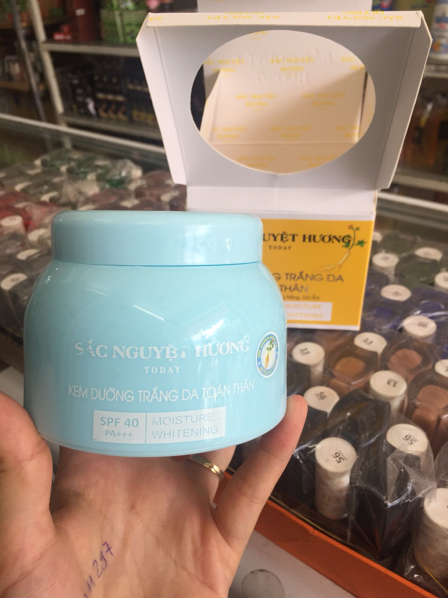 Kem body làm trắng da sắc nguyệt hương