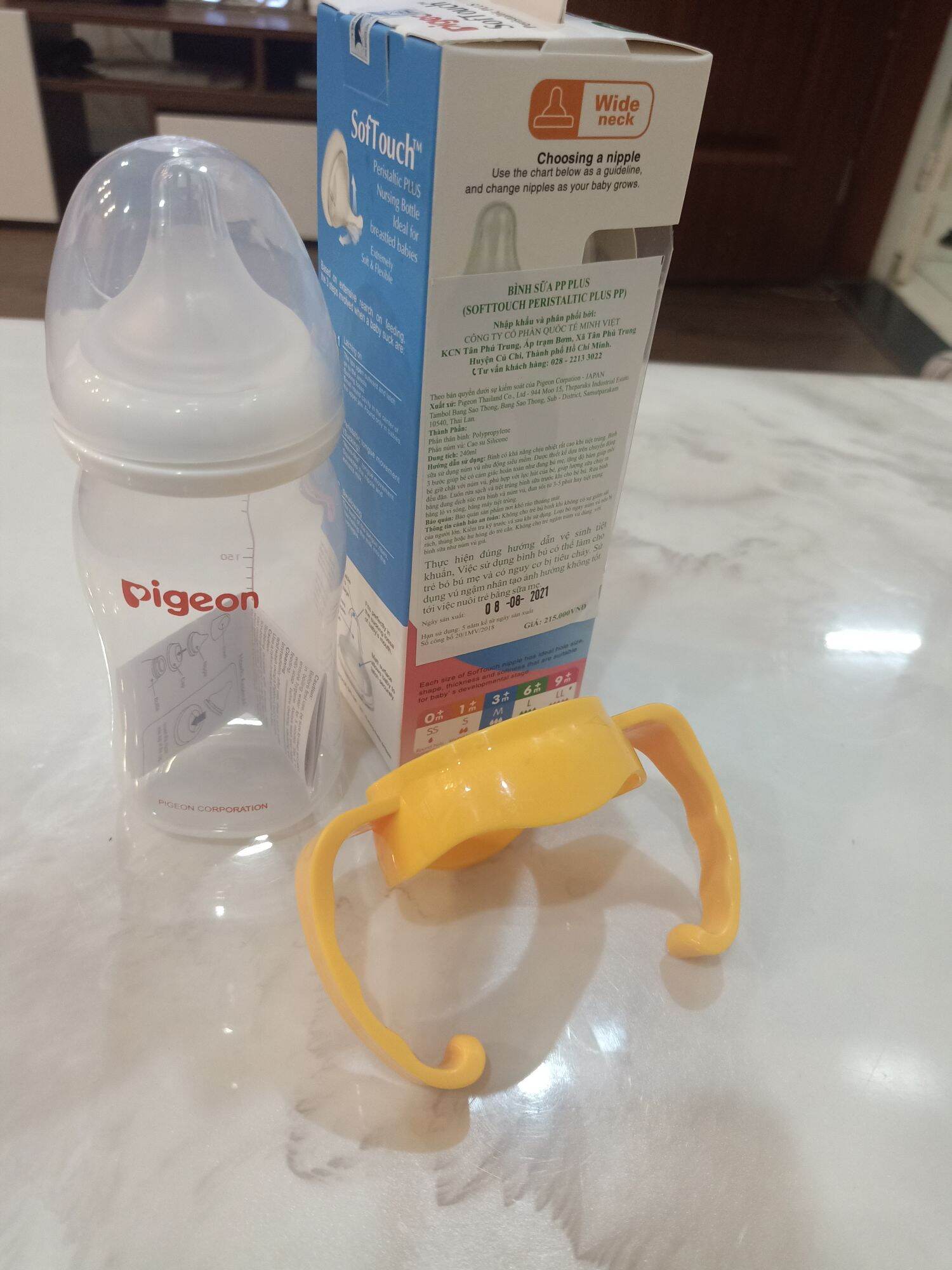 Bình sữa pigeon Softouch cổ rộng pp tặng kèm 1 tay cầm núm ti rất mềm