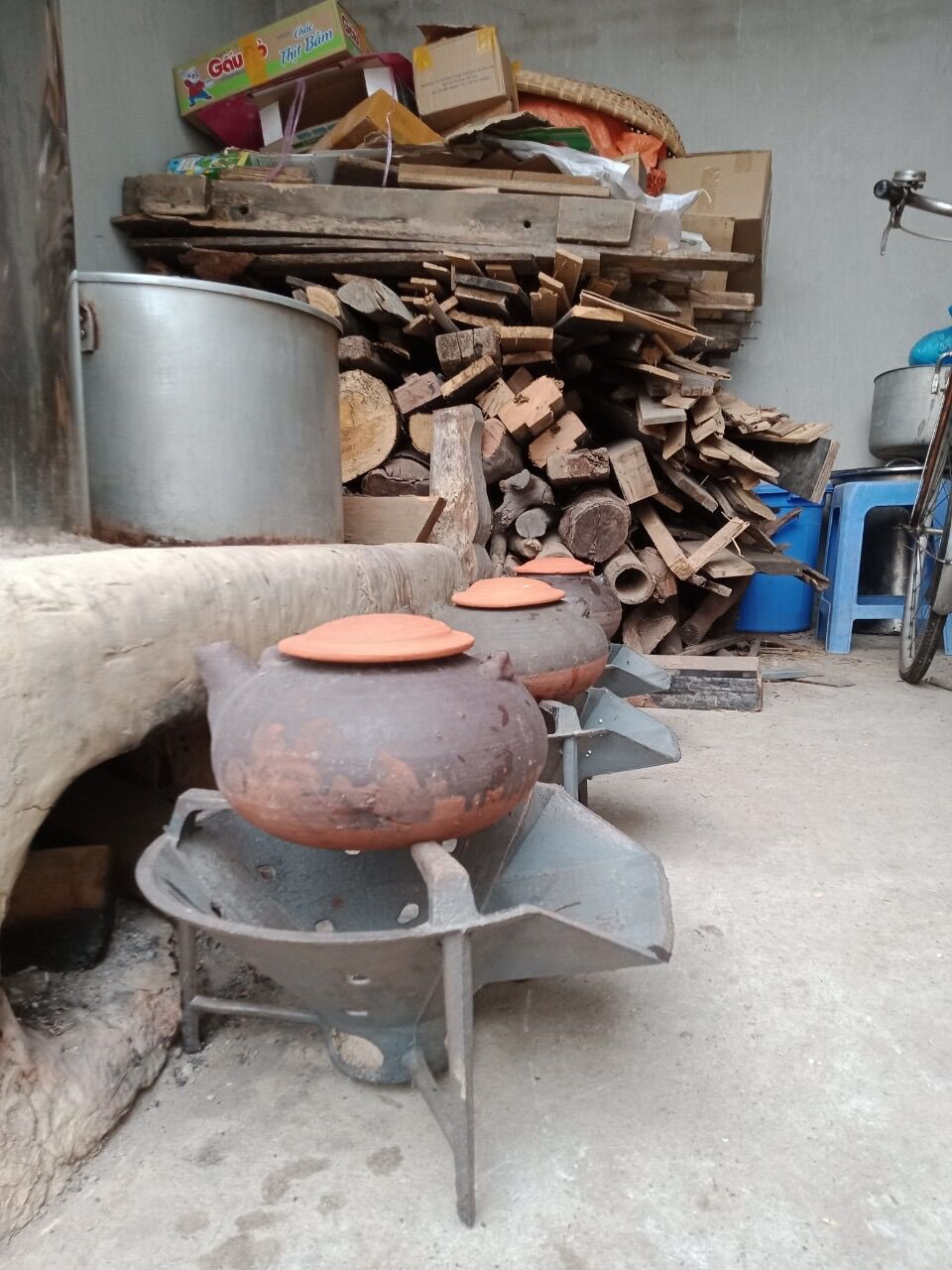 Bếp đun củi gang, kiềng gang