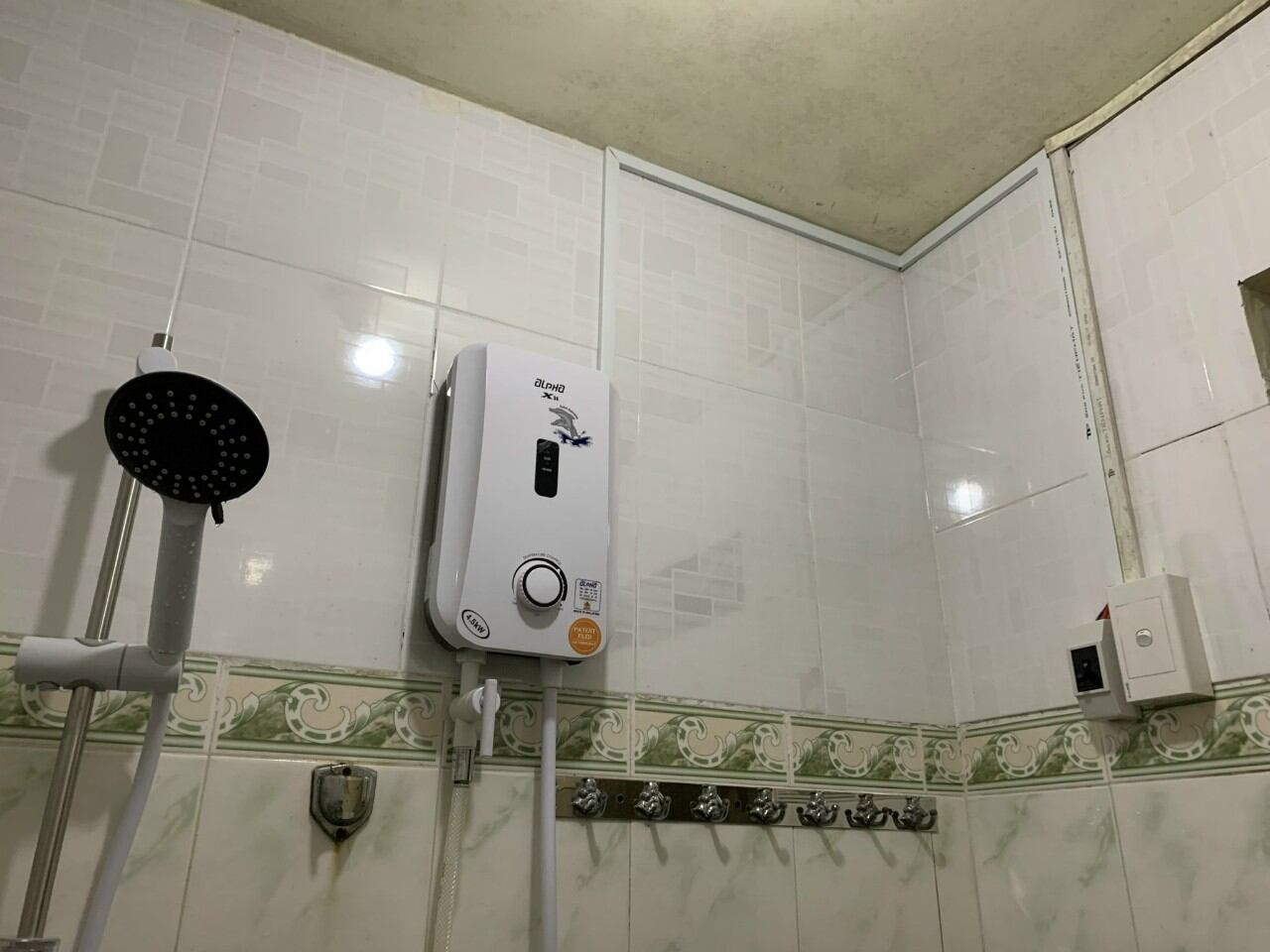 Máy tắm nước nóng nhập khẩu malaysia Alpha X3E