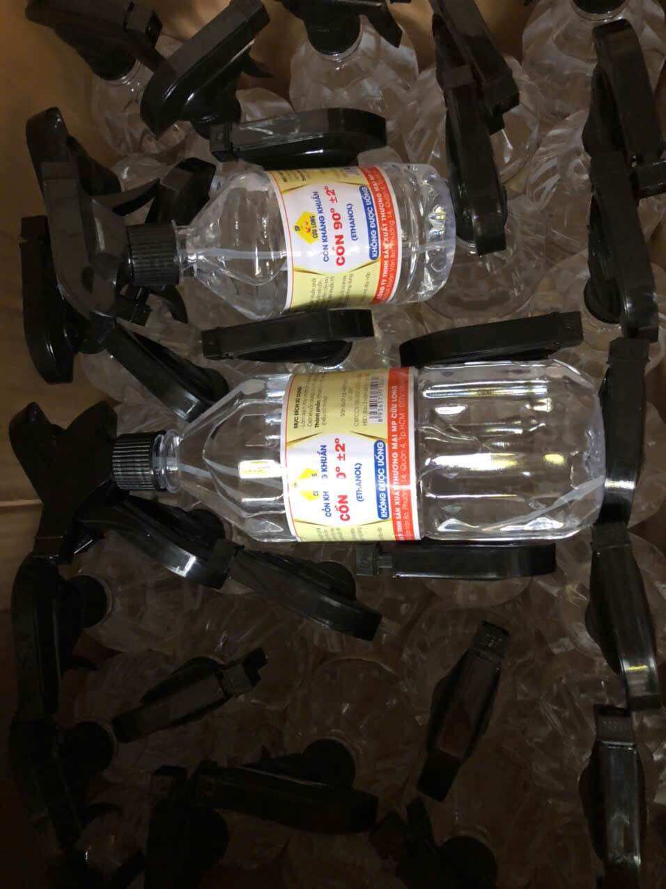 Chai xịt  500 mL và 1000 mL có vòi xịt.
