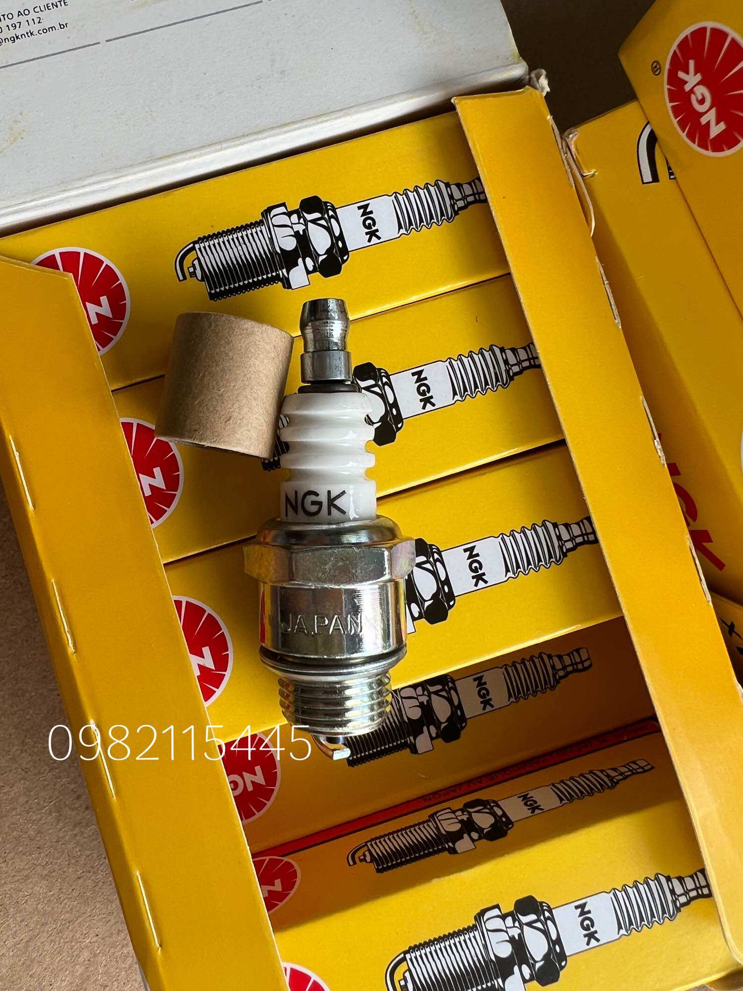 Bugi 2 thì NGK dùng cho máy cắt cỏ, máy cưa