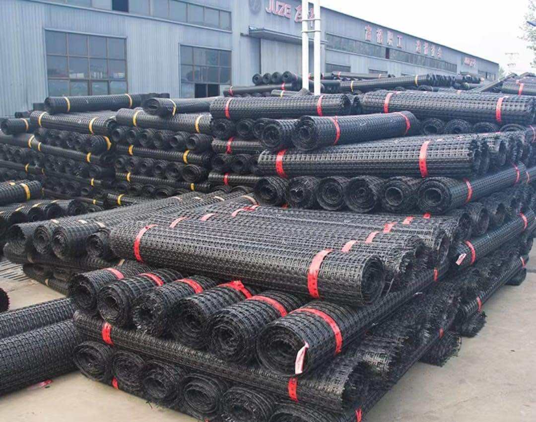 L1:lưới nhựa dẻo cao 2 mét dài 25 mét lưới rào vườn - lưới quây chuồng -làm sàn-lan can -chịu nắng m