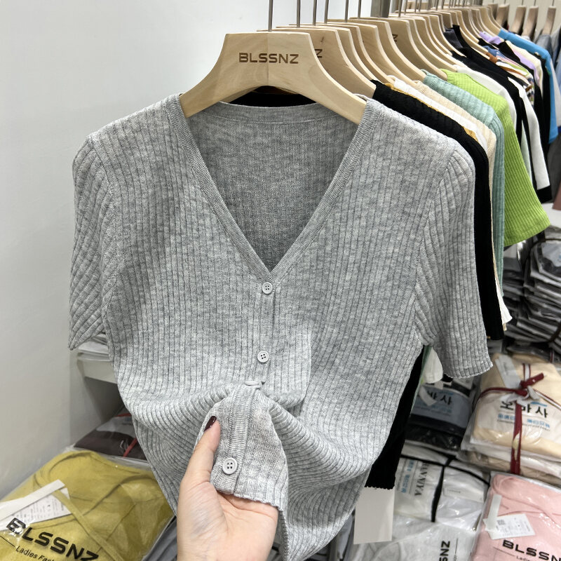 Áo Cardigan Dệt Kim Cổ Chữ V Lụa Băng Hàng Châu Âu Áo Mẫu Ngắn Thiểu Số Cảm Giác Thiết Kế Độc Đáo Sành Điệu Instagram Tay Ngắn Cho Nữ