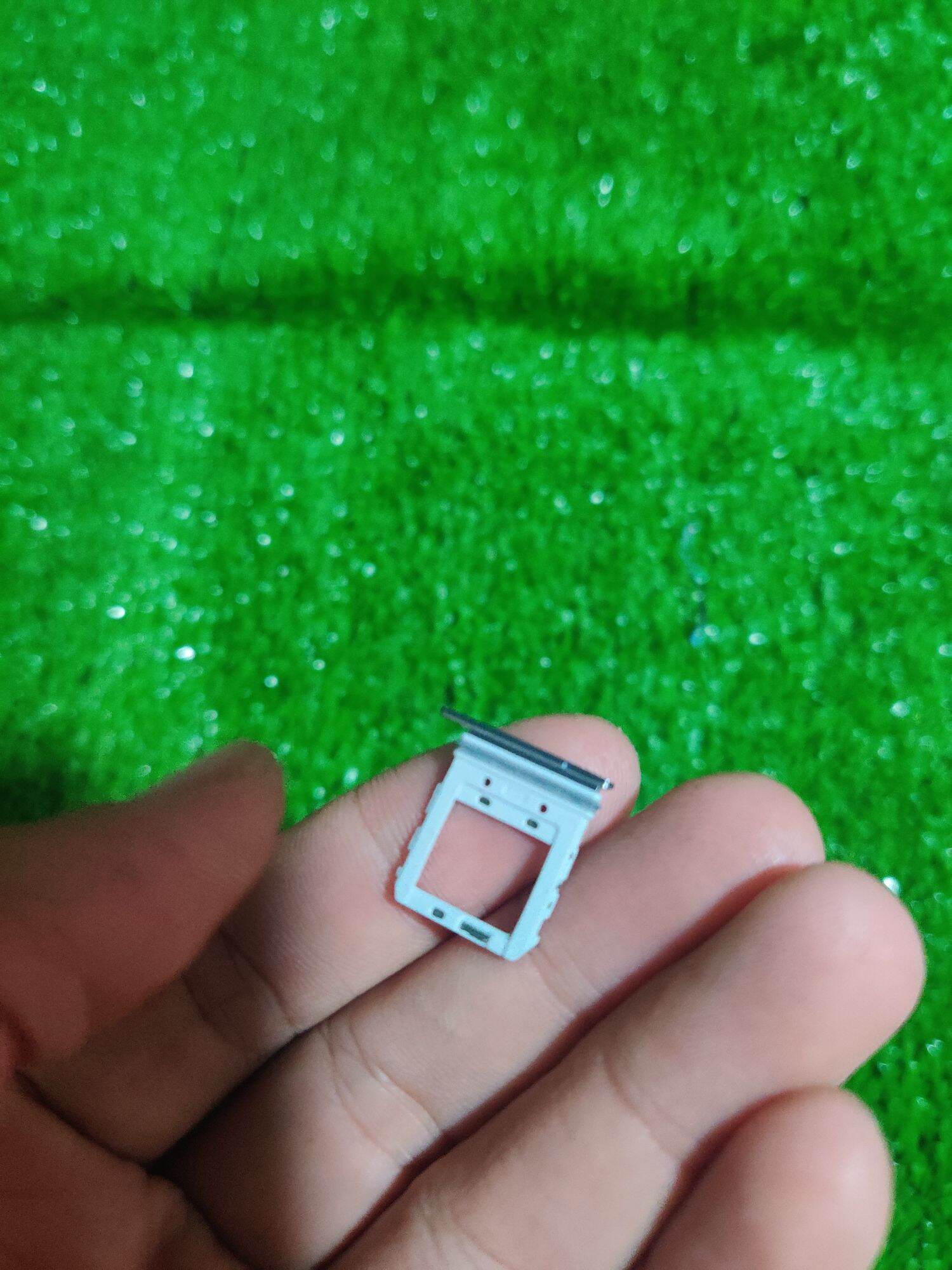Khay sim sam.sung S10 5G màu bạc