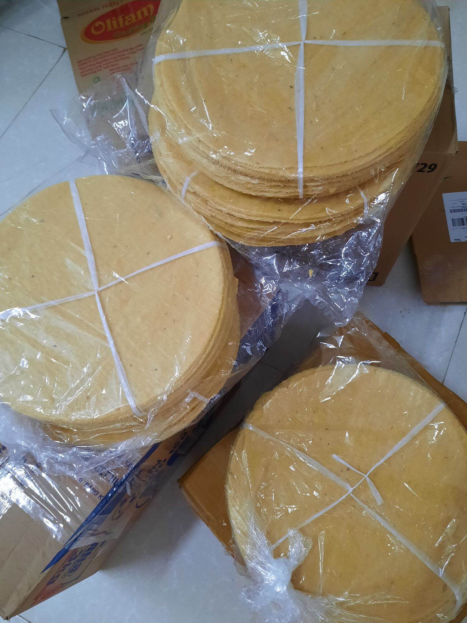 10 cái bánh phồng mì Bến Tre . khi ăn nướng lên bánh thơm, phồng to, giòn ngọt