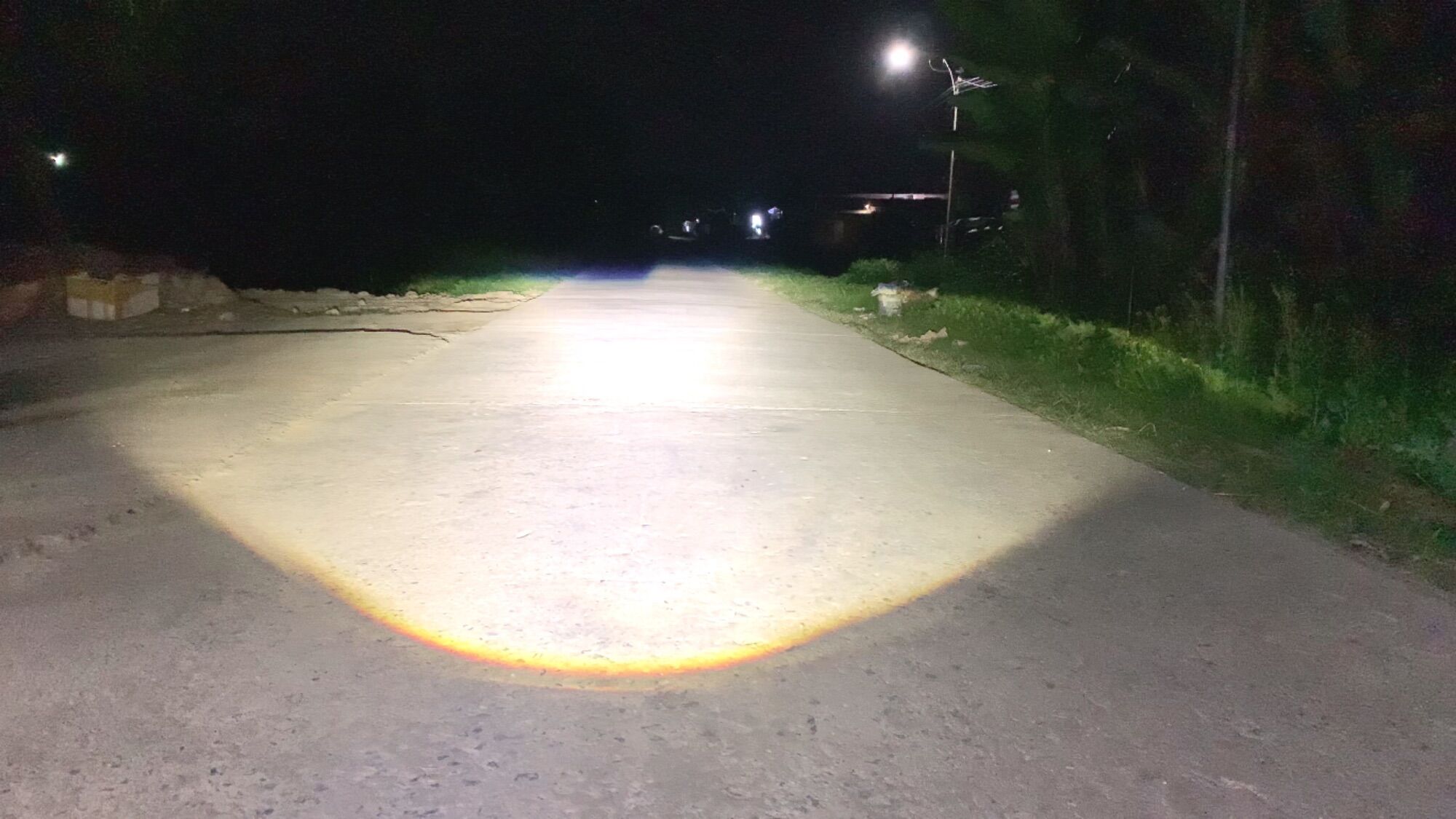 Bi Led AES 2.0 Thân Zen Tặng Chụp Xi ( Giá 1 Cái)