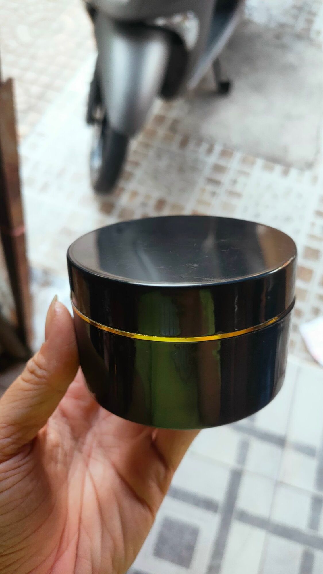 Hủ 150g màu đen