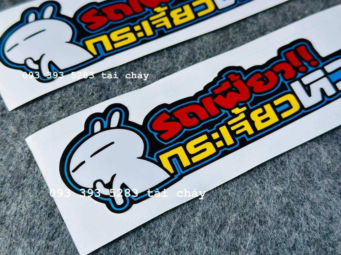 [ 1 MIẾNG ] TEM DECAL DÀI 20CM CHỬ THÁI DÁN ỐP SƯỜN
