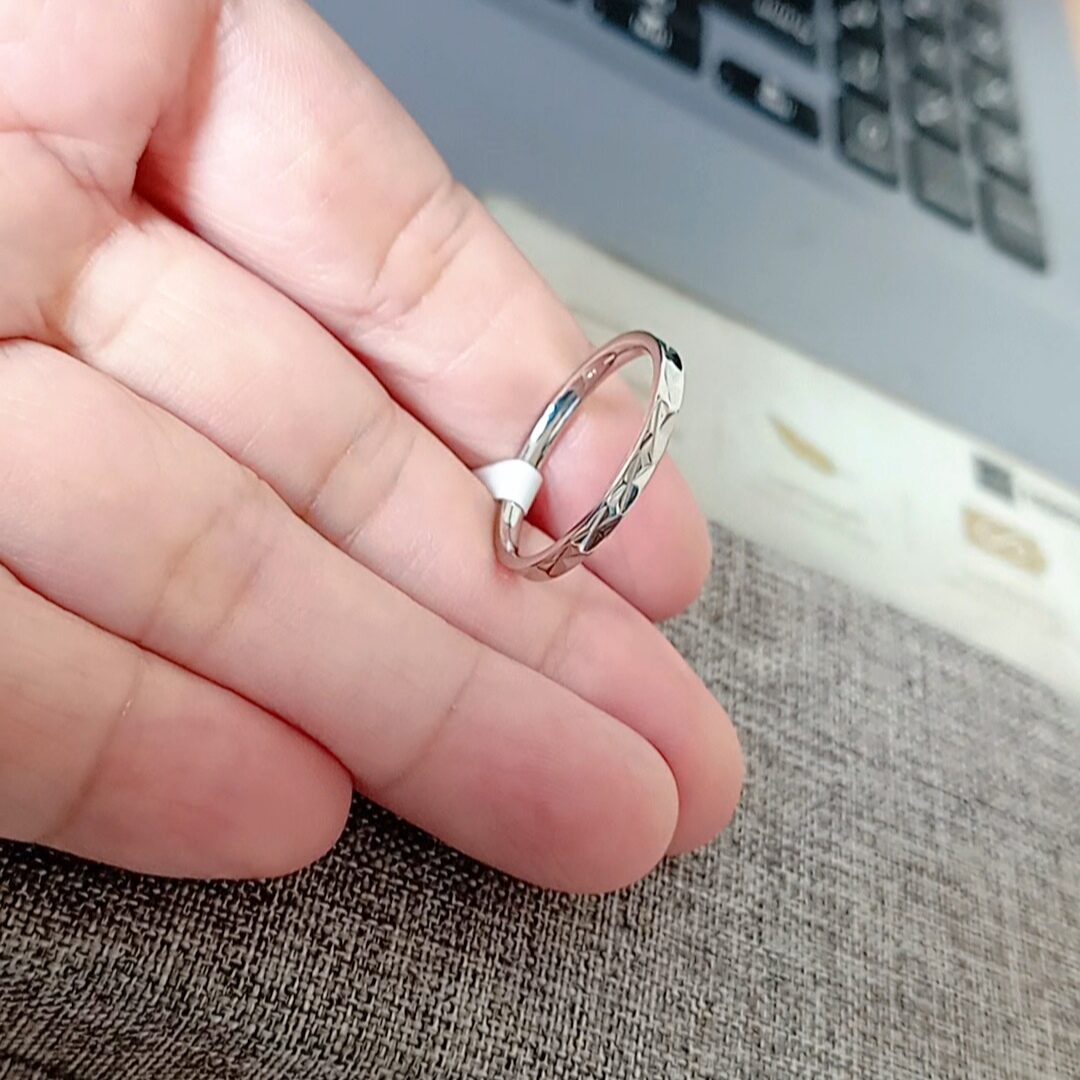 [Giá 1 chiếc] NHẪN TITAN TRẮNG KHẮC KIỂU