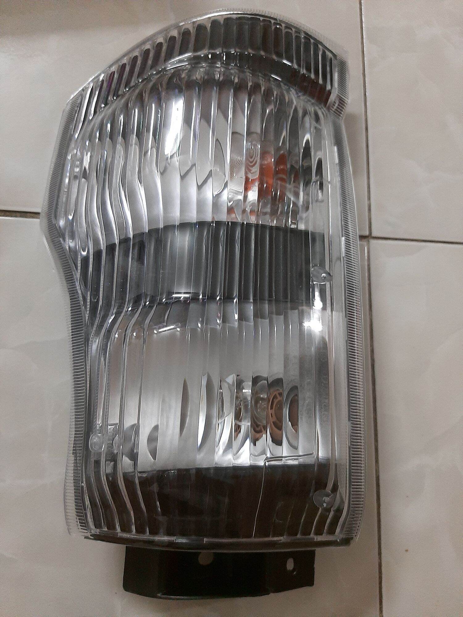 Đèn xi nhanh Isuzu QKR