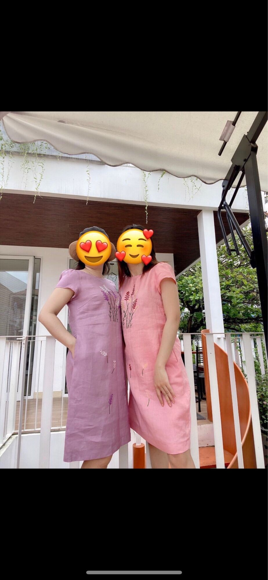 Đầm thiết kế,chất liệu linen tưng đẹp xuất sắc.may kĩ tưng đường kim mũi chỉ.chất liệu linen tưng mặc nhe nhàng thoải mái sang trọng.mặc đi chơi,đi tiệc.thêu hoa văn tỉ mỉ ### đầm xinh ### đầm linen ###Đầm thêu tay###