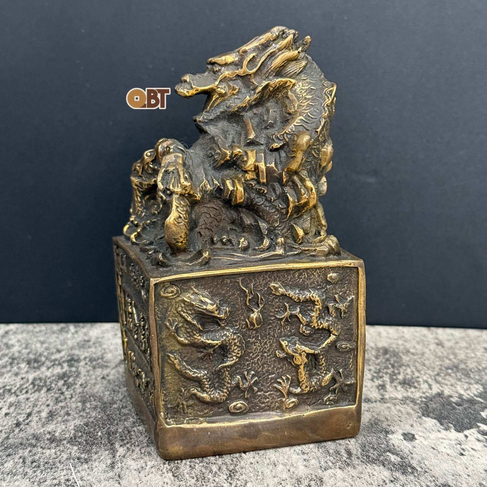 Cửu long kim ấn trung bằng đồng