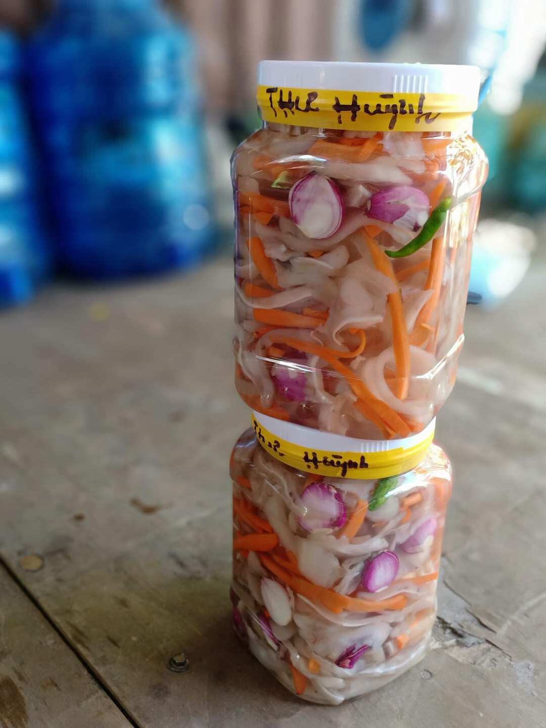tai heo ngâm chua ngọt
