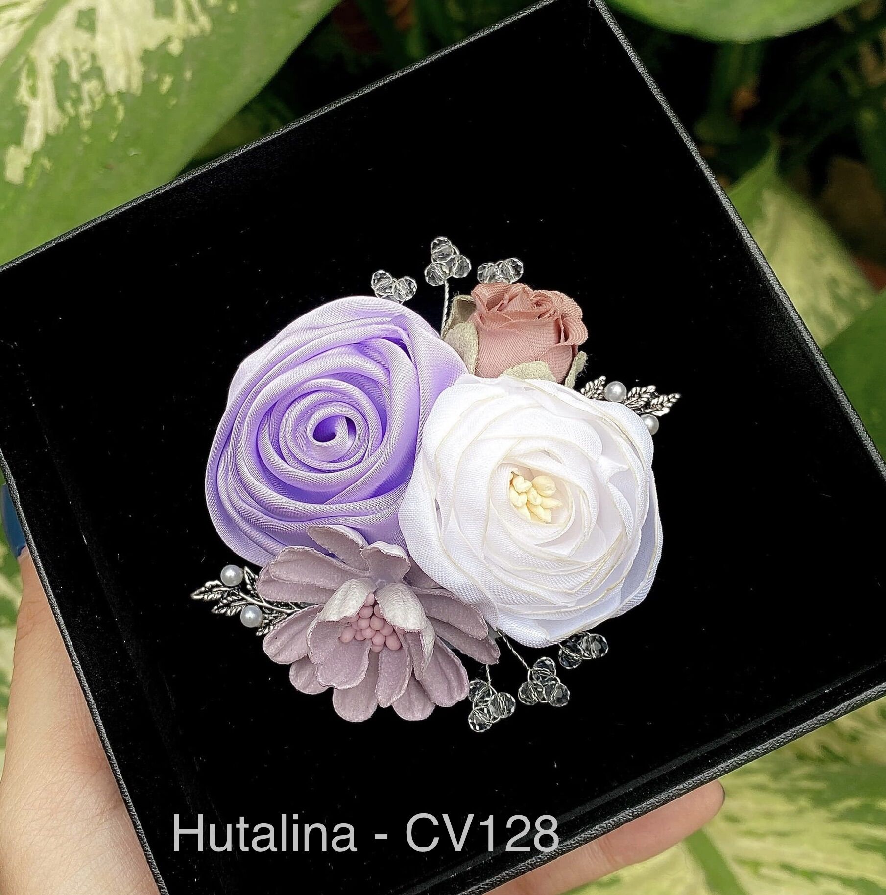 Hoa Cài Áo Handmade CV128 - HUTALINA