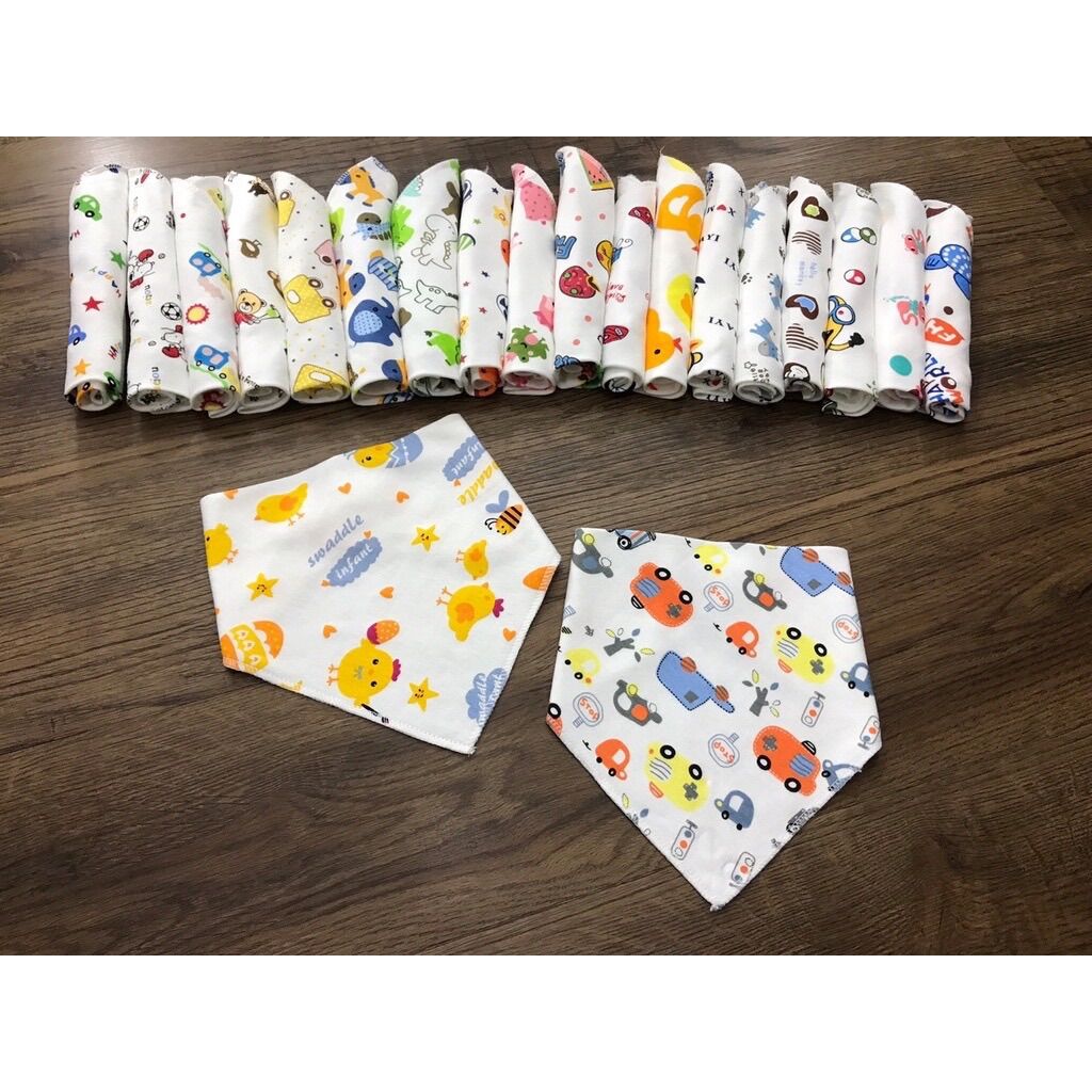 Khăn yếm vải cotton cài nút cho bé