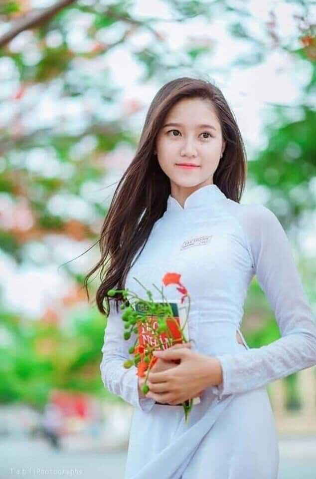 Áo dài trắng nữ sinh may sẵn kèm quần