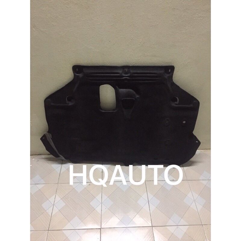 CHẮN BÙN GẦM GIỮA FORD FOCUS
