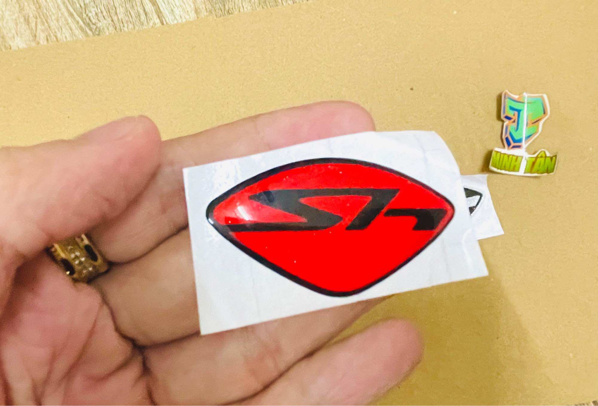 Logo Sh ánh camay tem nổi dán mặt nạ trang trí xe.