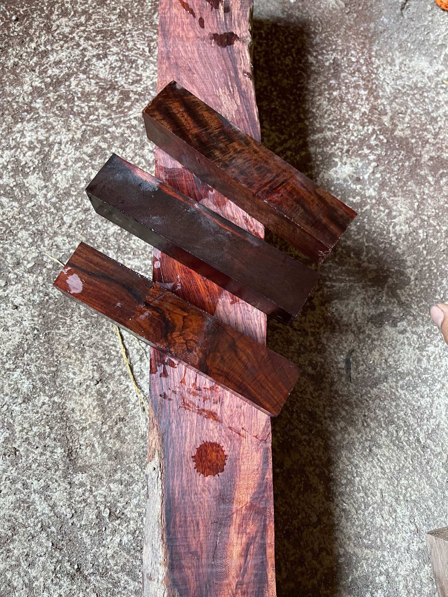 Phôi trắc đỏ đen vuông 3 14x3x3cm
