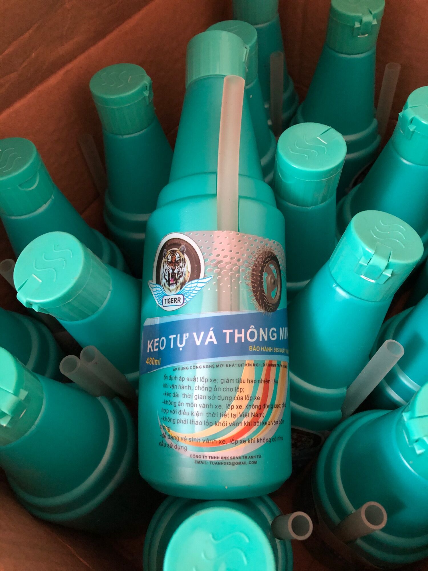 Một thùng Keo tự vá lốp thông minh 30 chai (dùng cho lốp không săm)