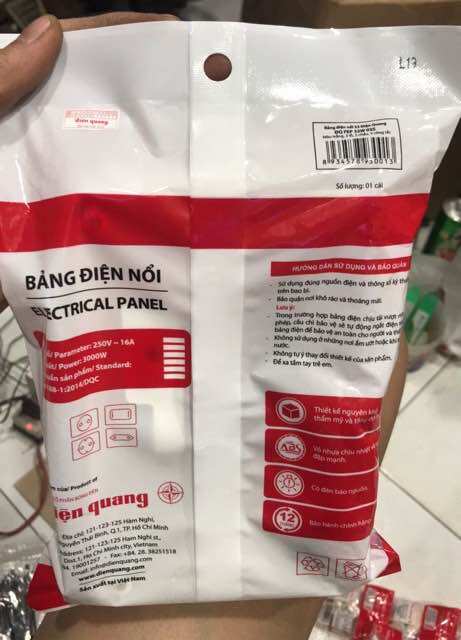 Bảng điện nổi 3 công tắc điện quang