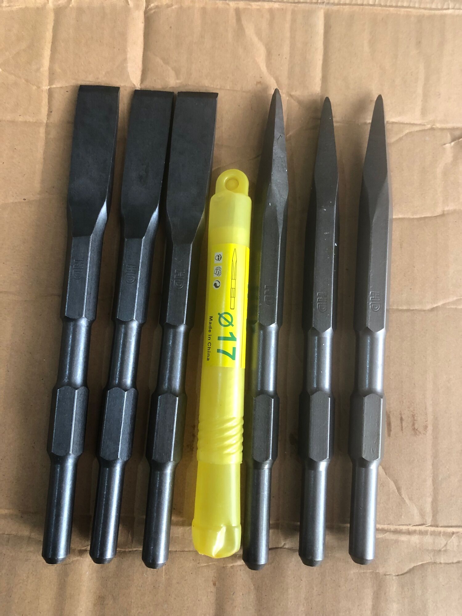 Mũi đục bê tông 17 mm nhọn và dẹt