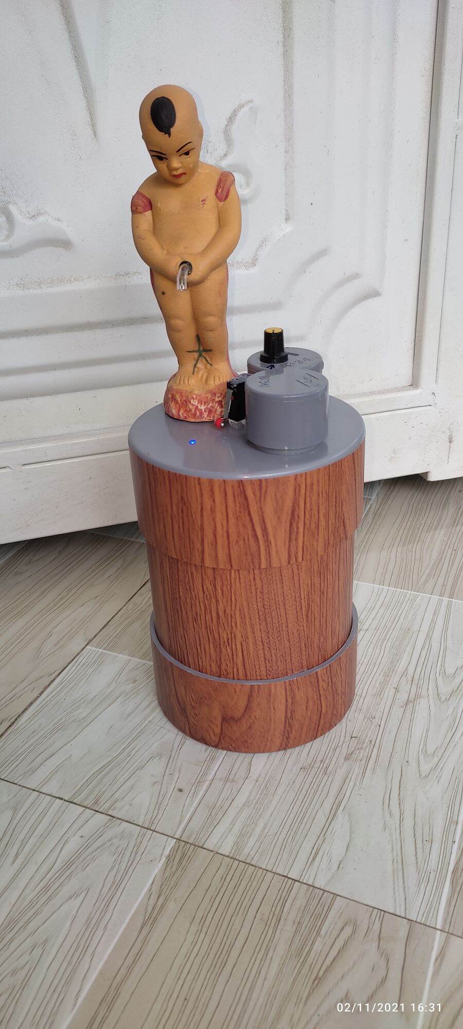 bình rót ruou chú tiểu tự động 1,5 lít