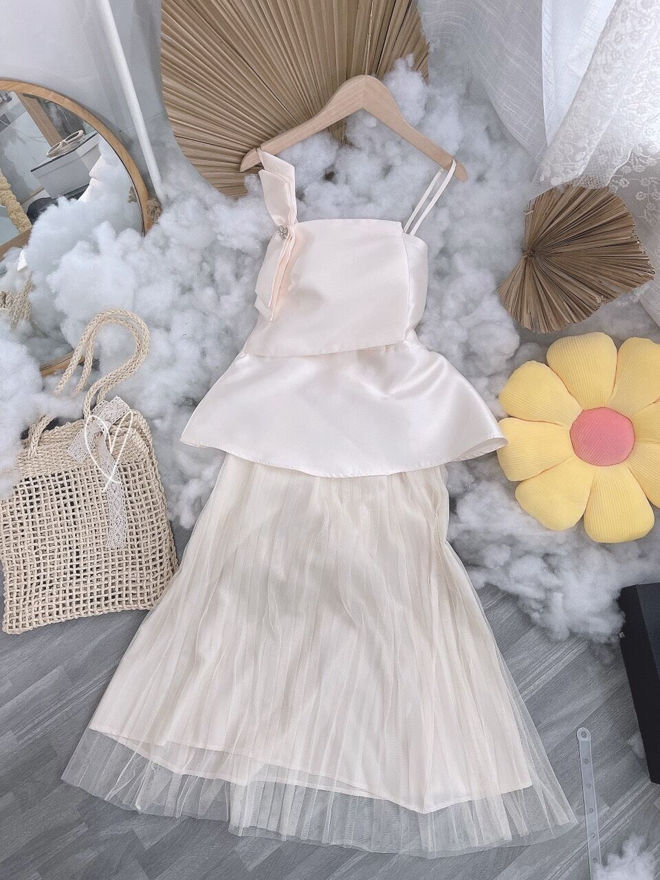 SET ÁO 2 DÂY NƠ PEPLUM PHỐI CHÂN VÁY LƯỚI