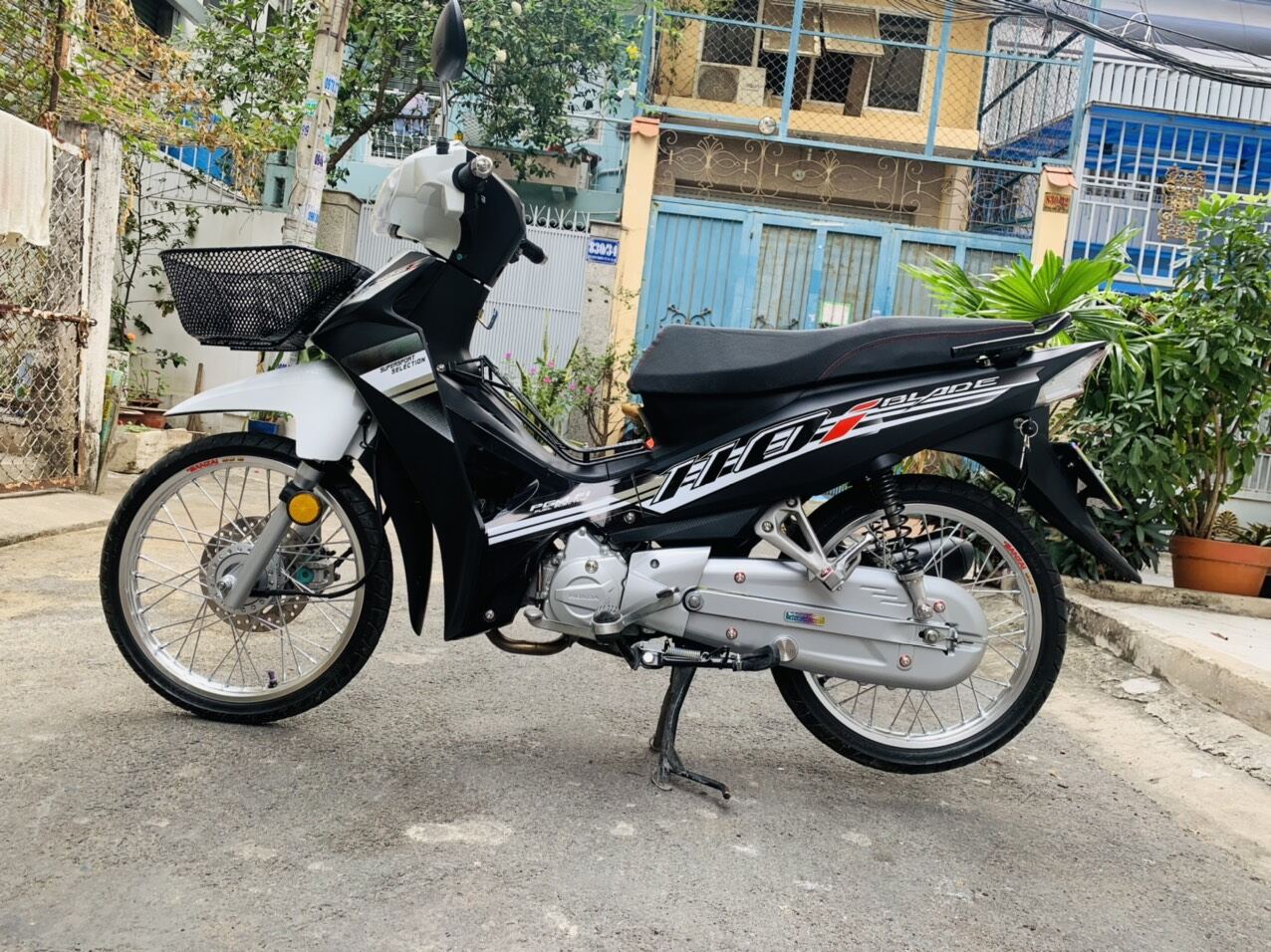 Tem xe Blade 110 , Tem rời cao cấp dán xe đen , xe trắng
