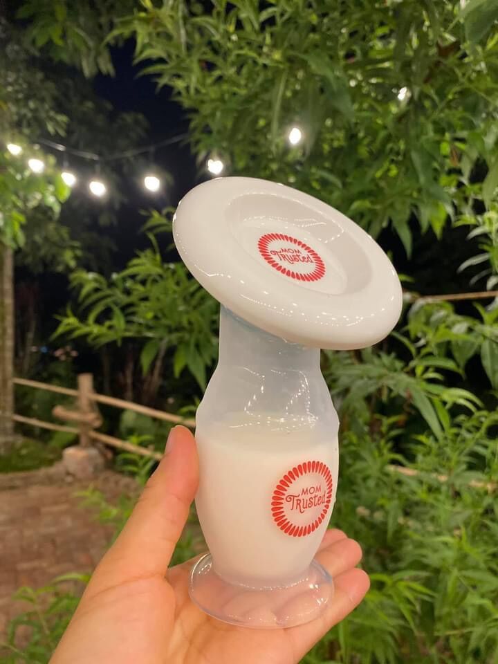 Cốc hút/ hứng sữa silicone Mom Trusted chính hãng