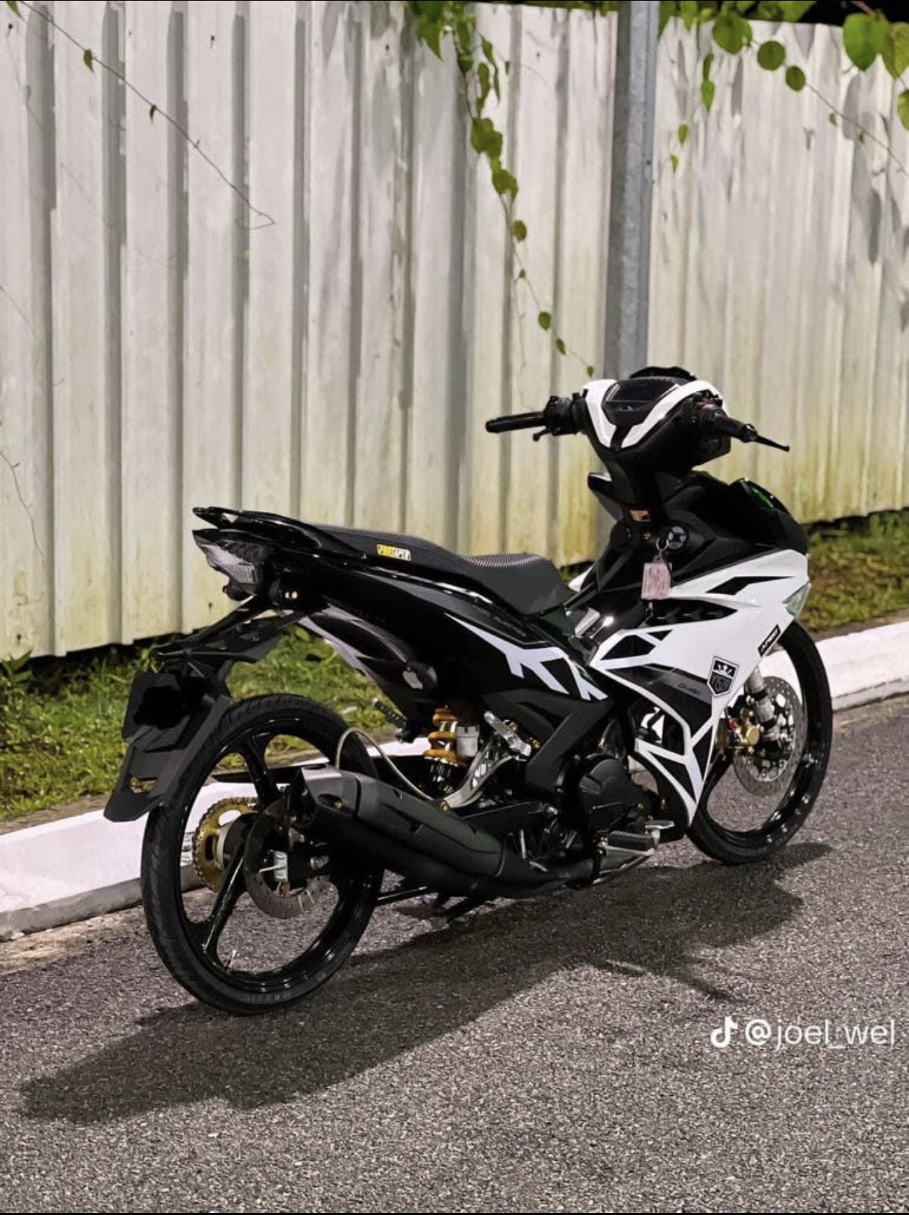 tem rời exciter 150 trắng đen
