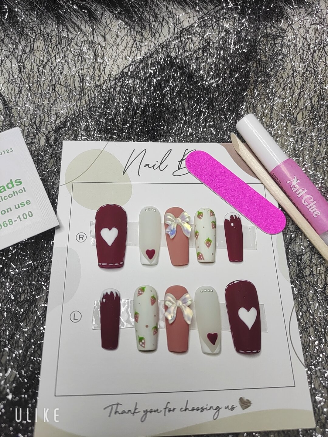 Nail box mẫu đính nơ dâu tây dễ thương
