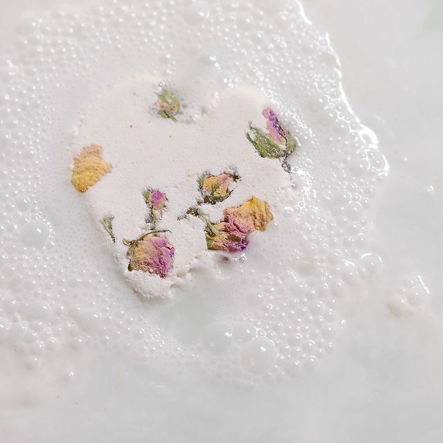 [HCM]Bom tắm Tisty Tosty bath bomb - LUSH
