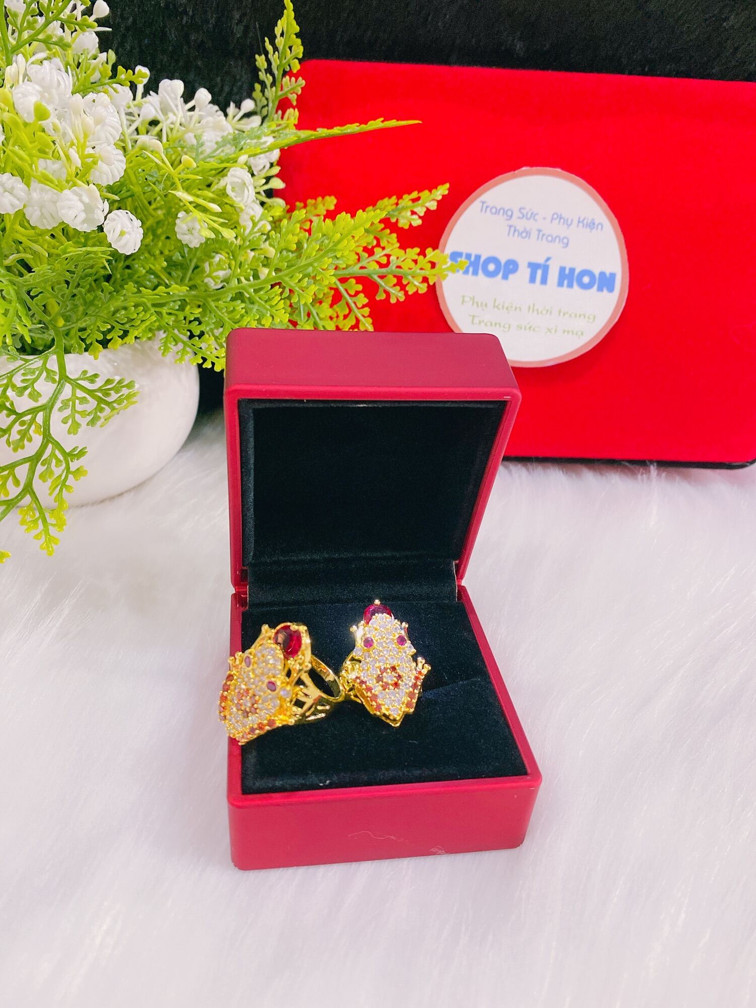 Nhẫn nữ kiểu con cóc ngậm đá đỏ chạm xoàn mạ vàng 18k cao cấp mẫu mới về