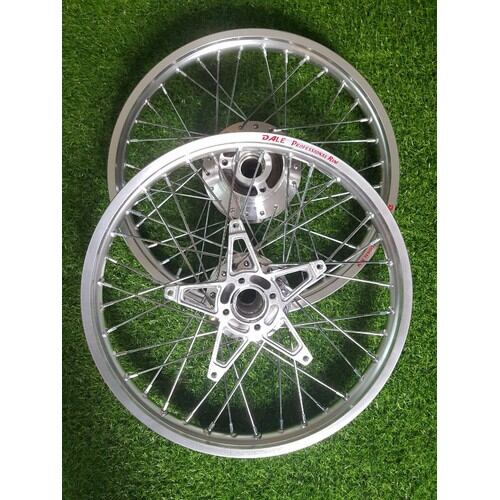 Cặp bánh căm xe satria màu bạc. căm đùm niềng rút căm sẵn