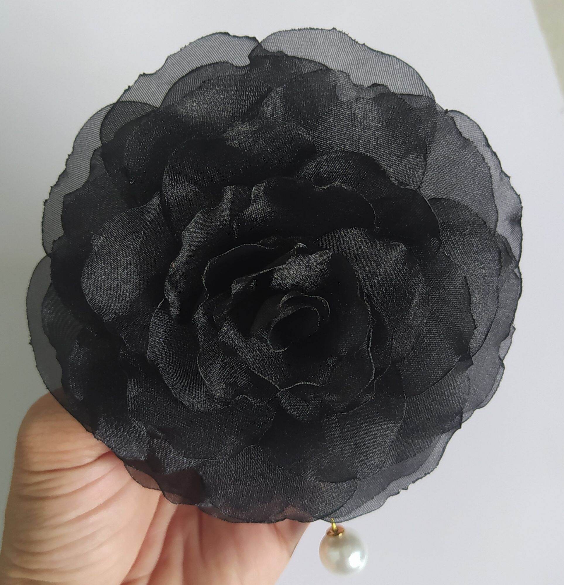 Hoa hồng đen cài áo Handmade Canto
