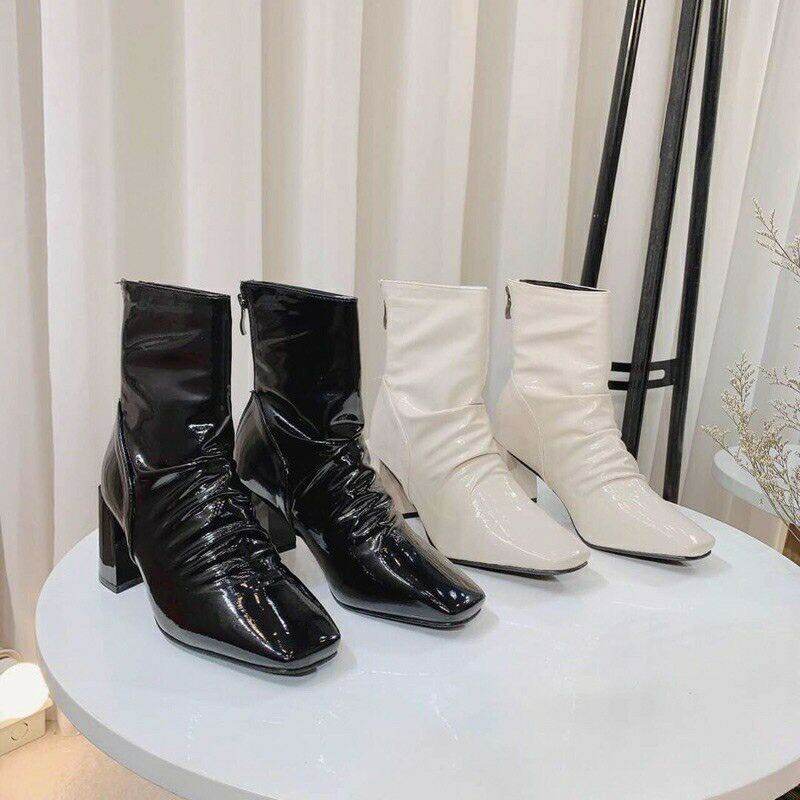 Boot da bóng trắng