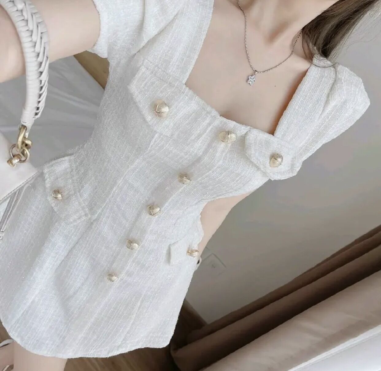 Đầm cổ vuông phối nút chất dạ siêu xinh