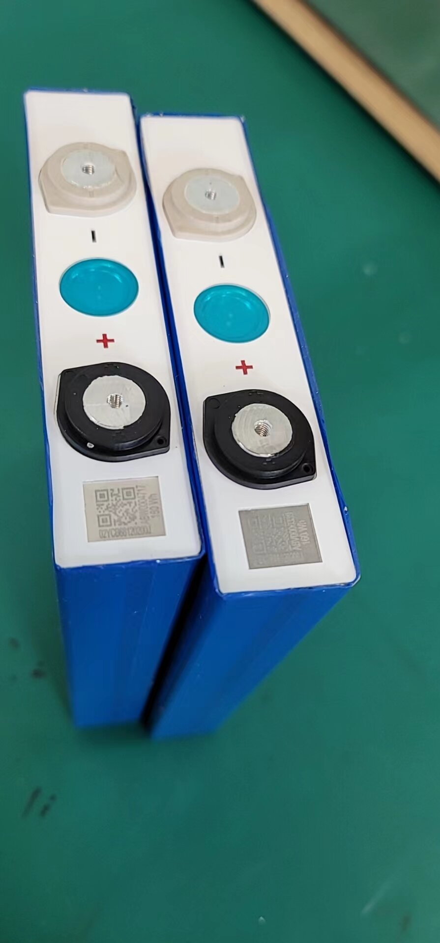 Pin lithium sắt phophate LiFePO4- 3.2v56AH mới 100% ( chính hãng EVE)