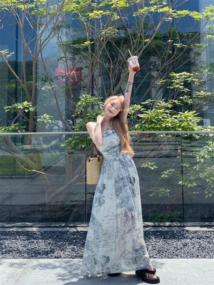 Đầm midi xoè yếm hoạ tiết hở lưng