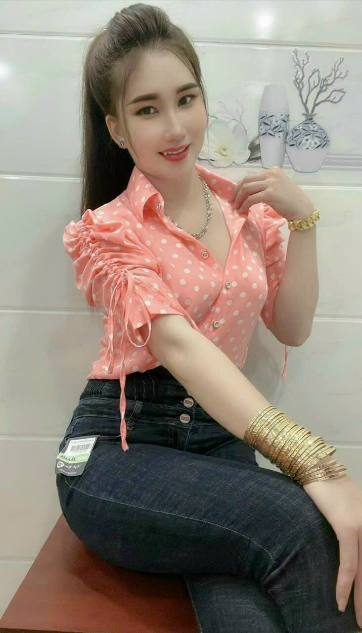 Áo sơ mi nữ. chấm bi tay rút