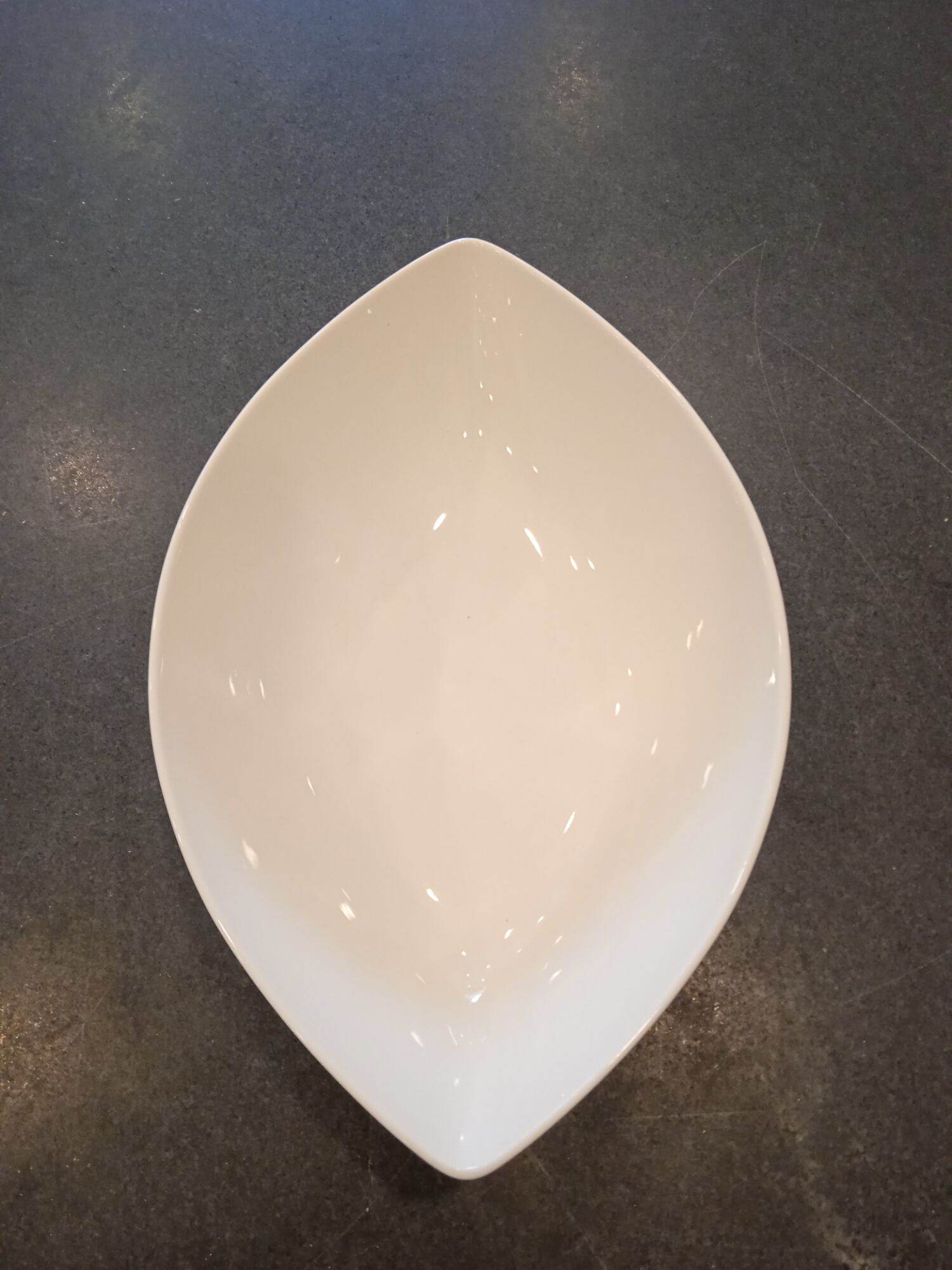 Tô sứ oval 24cm - gốm sứ Minh Long
